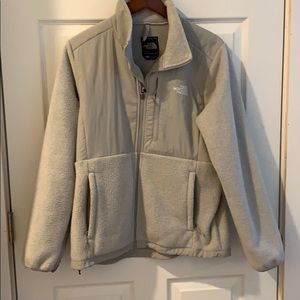 Northface Denali light gray